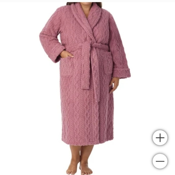 Room Service Robe Cable Textured Jacquard Fabric - Picture 6 of 10